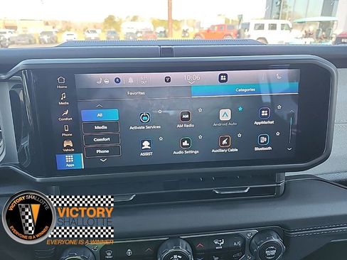 Used 2025 Jeep Wrangler Sahara 4xe image 6