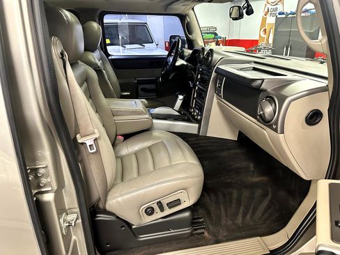 Used 2004 HUMMER H2 Sport Utility w/ Preferred Equipment Group image 33
