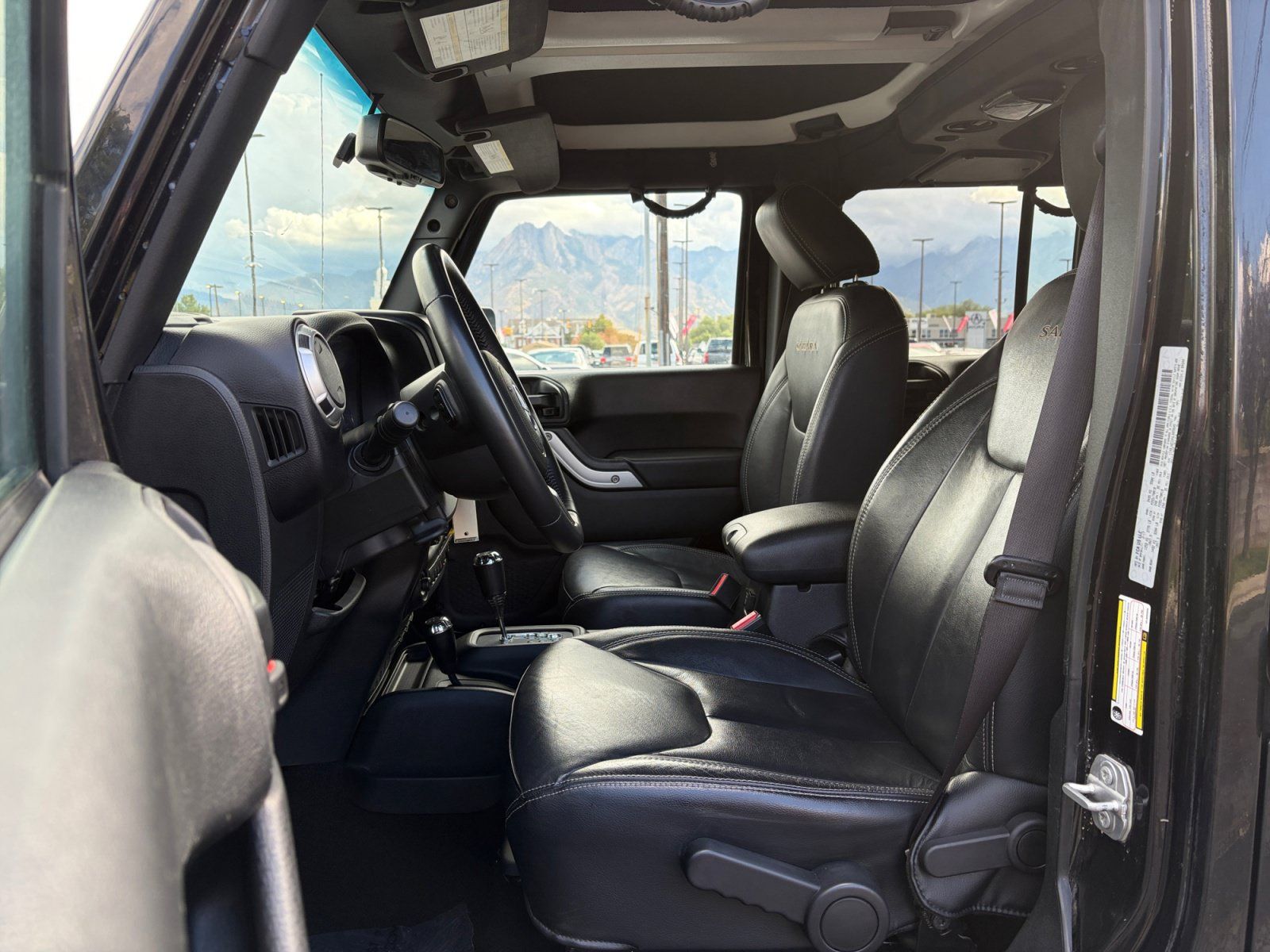Used 2017 Jeep Wrangler Unlimited Sahara w/ Connectivity Group AWD/4WD image 11