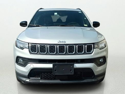 Used 2024 Jeep Compass Latitude AWD/4WD image 2