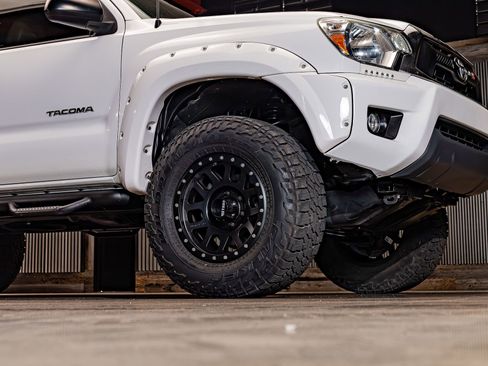 Used 2015 Toyota Tacoma PreRunner w/ SR5 Package RWD image 12