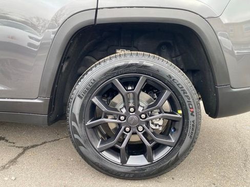 New 2025 Jeep Grand Cherokee Limited image 18