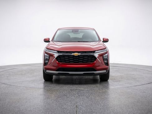 Used 2025 Chevrolet Trax LT w/ LT Convenience Package FWD image 2