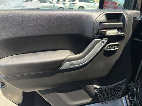 Used 2016 Jeep Wrangler Rubicon w/ Power Convenience Group AWD/4WD image 13