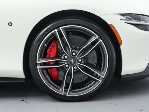 Certified 2025 Ferrari Roma Spider RWD image 42
