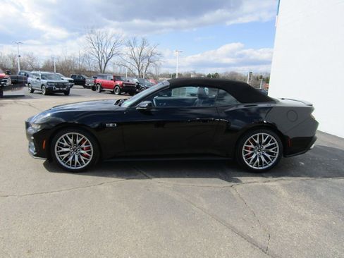 Used 2025 Ford Mustang GT Premium RWD image 40