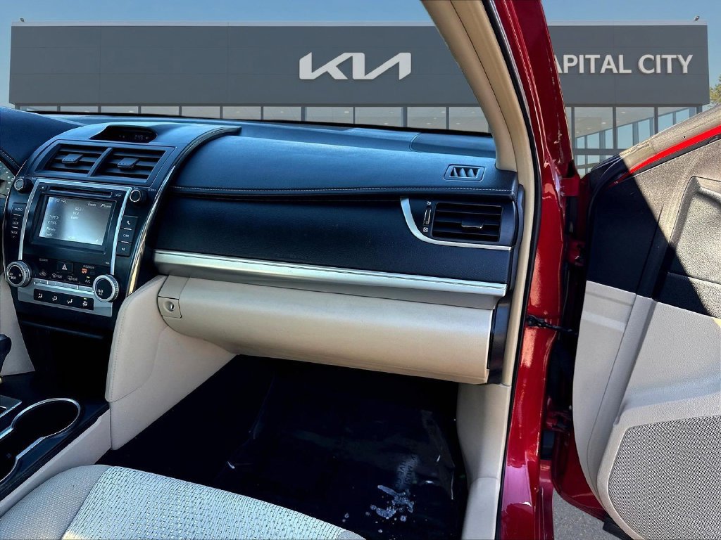 Used 2013 Toyota Camry LE FWD image 29