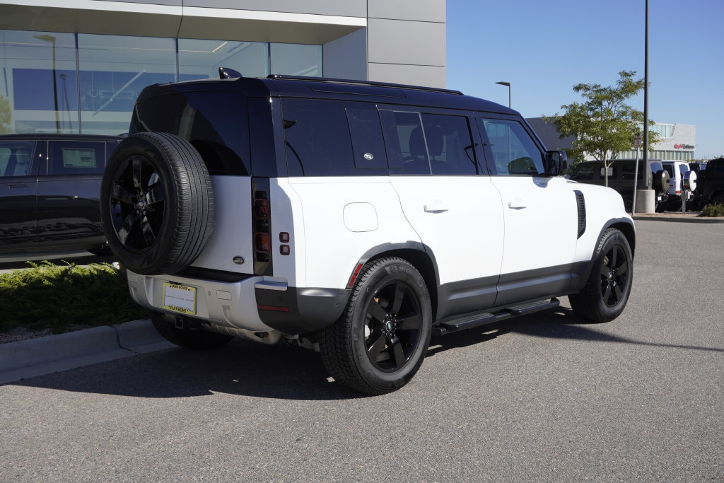 Used 2022 Land Rover Defender 110 S AWD/4WD image 4