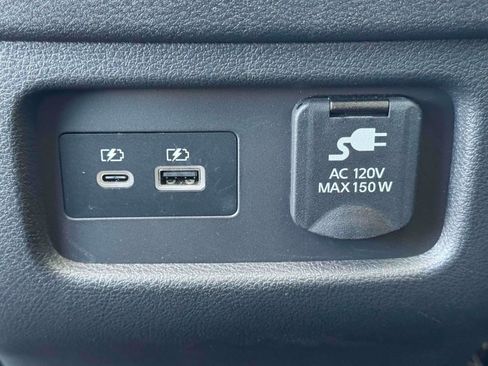 Used 2023 Nissan Pathfinder Platinum image 11