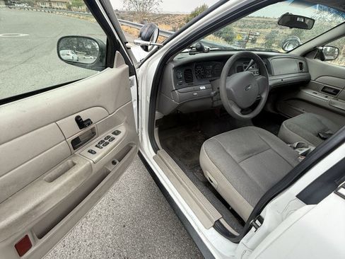 Used 2006 Ford Crown Victoria Police Interceptor image 12