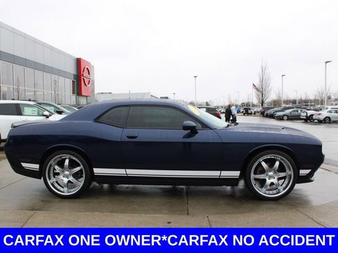 Used 2017 Dodge Challenger SXT image 6