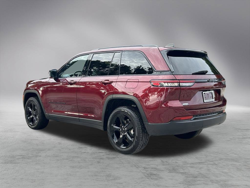 Certified 2025 Jeep Grand Cherokee Limited w/ Black Appearance Package RWD image 7