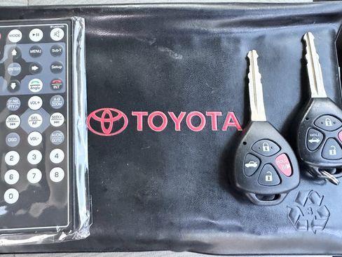 Used 2013 Toyota Corolla LE FWD image 90