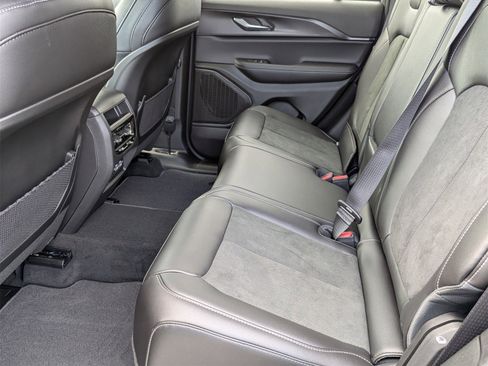 New 2025 Jeep Grand Cherokee Altitude AWD/4WD image 9
