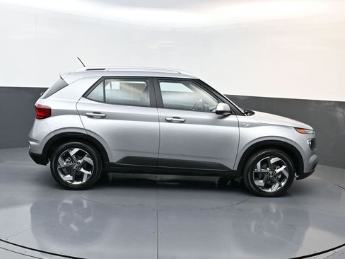 Certified 2025 Hyundai Venue SEL image 3
