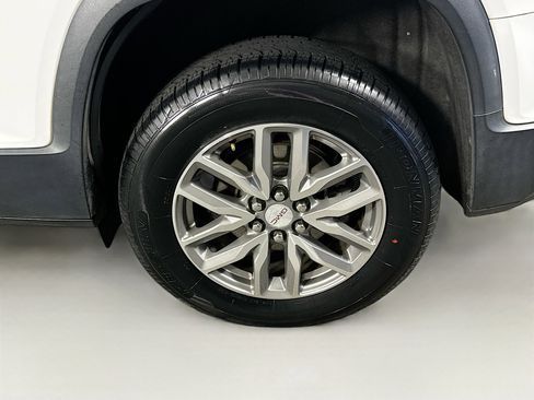 Used 2018 GMC Acadia SLE image 11