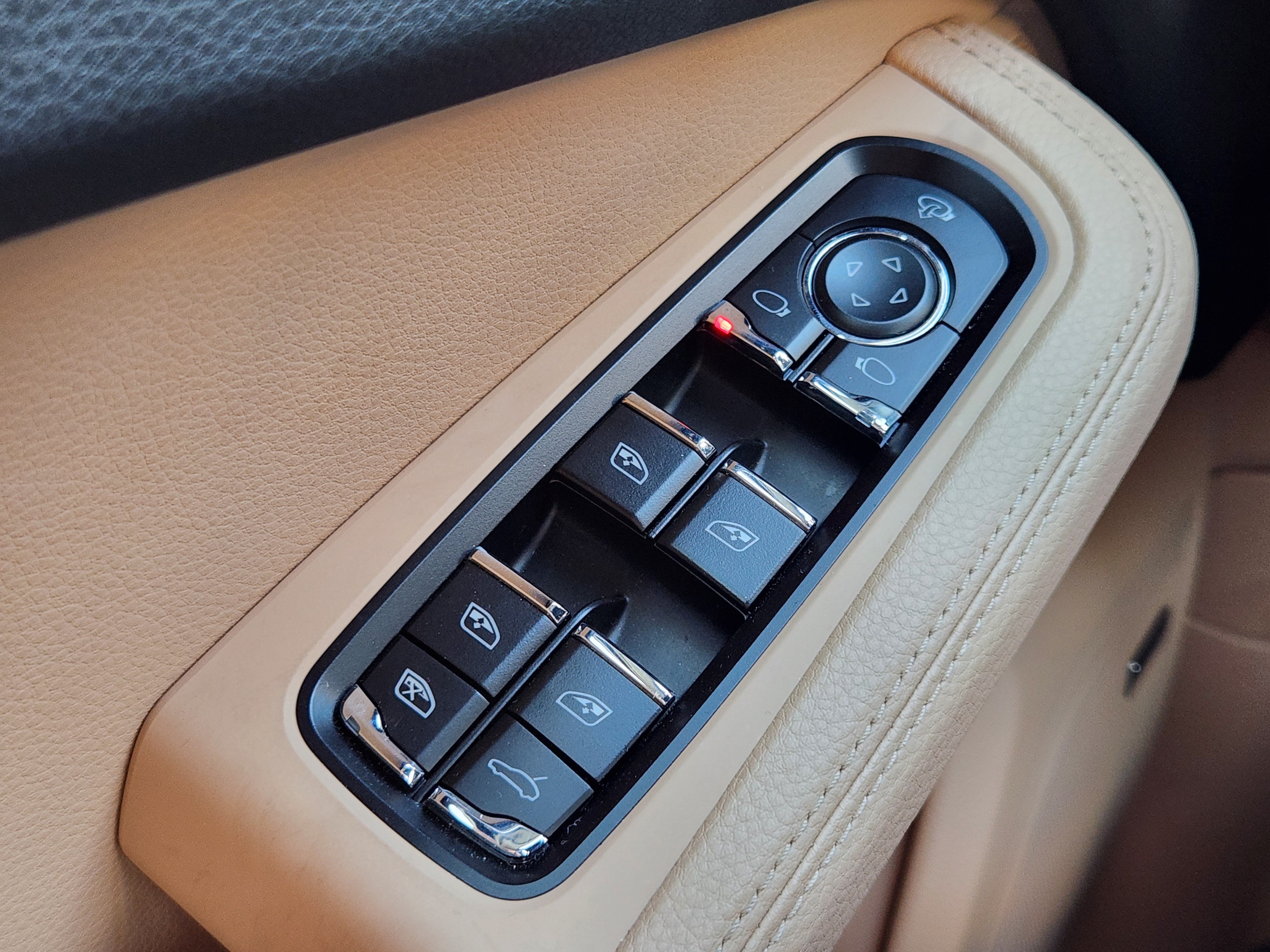 Certified 2026 Porsche Macan AWD/4WD image 25