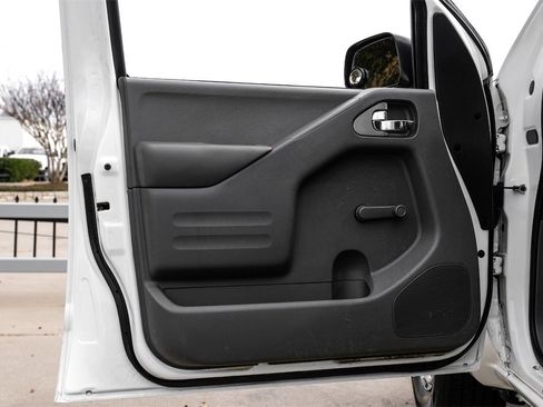 Used 2019 Nissan Frontier S image 39