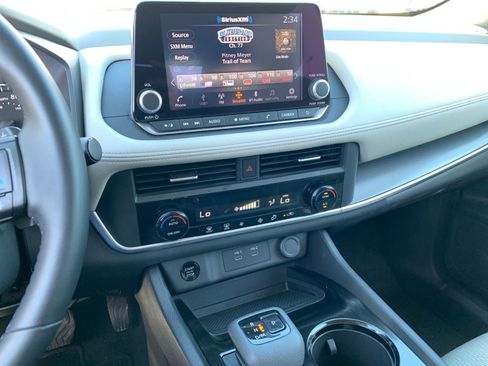 Used 2025 Nissan Rogue SV image 17