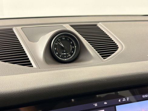 Certified 2022 Porsche Macan AWD/4WD image 20