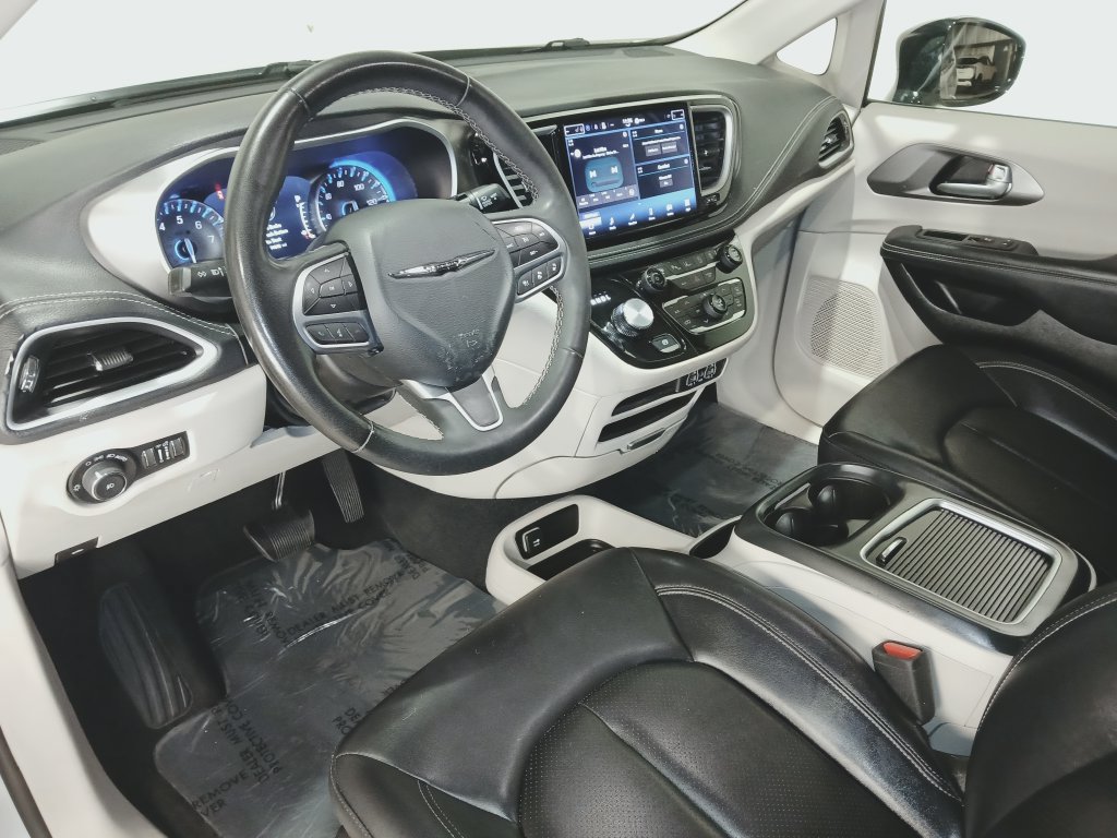 Used 2024 Chrysler Pacifica Touring-L FWD image 15