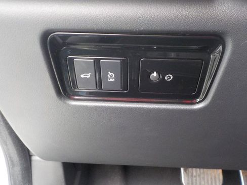 Used 2019 Jaguar F-PACE Prestige image 13