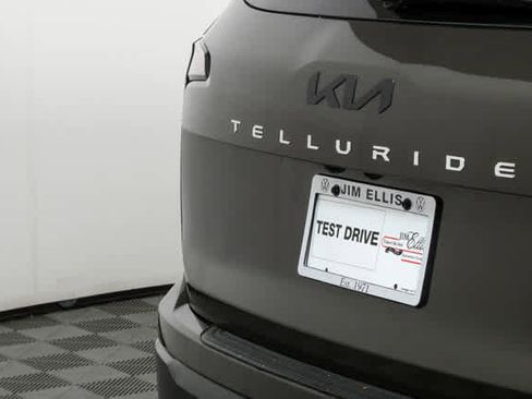 Used 2024 Kia Telluride EX image 36
