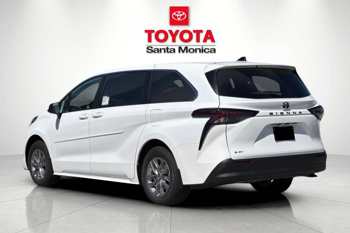 New 2026 Toyota Sienna LE FWD image 5