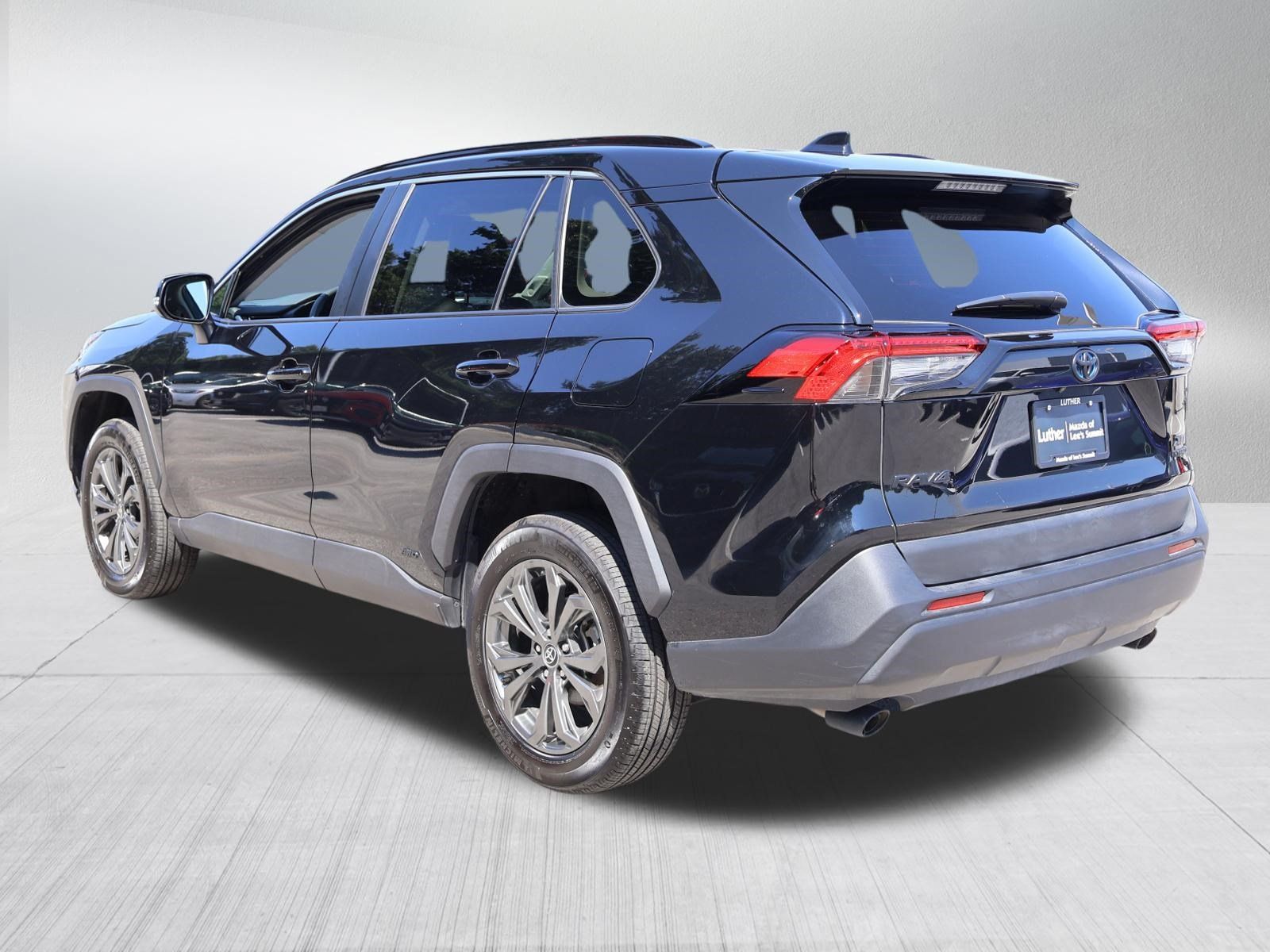 Used 2024 Toyota RAV4 XLE Premium w/ Weather Package AWD/4WD image 5