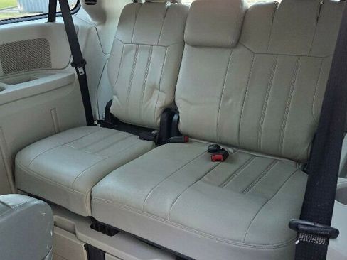 Used 2013 Dodge Grand Caravan SXT image 15