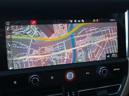 Certified 2025 Porsche Macan image 21