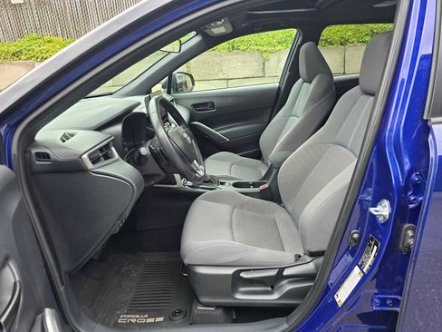 Used 2023 Toyota Corolla Cross AWD Hybrid w/ Moonroof Package image 20
