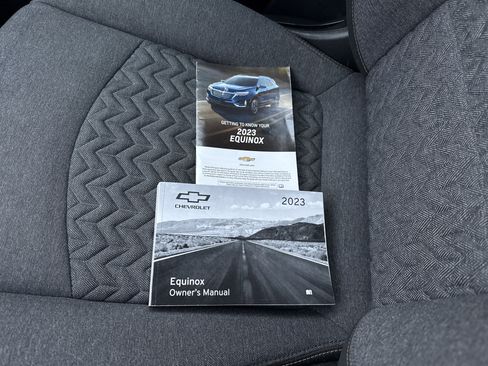 Used 2023 Chevrolet Equinox LT image 32