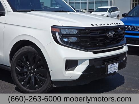 Used 2025 Ford Expedition Platinum w/ Stealth Appearance Package AWD/4WD image 72