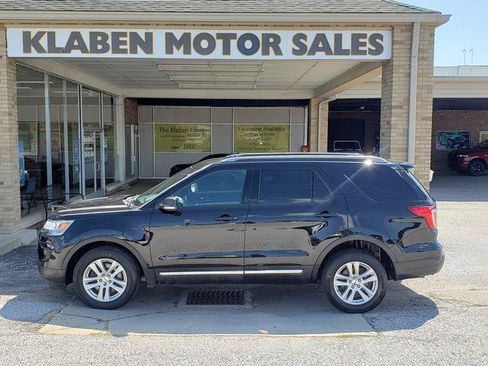 Used 2019 Ford Explorer XLT w/ Equipment Group 202A AWD/4WD image 2