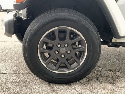 Used 2023 Jeep Gladiator Overland image 14