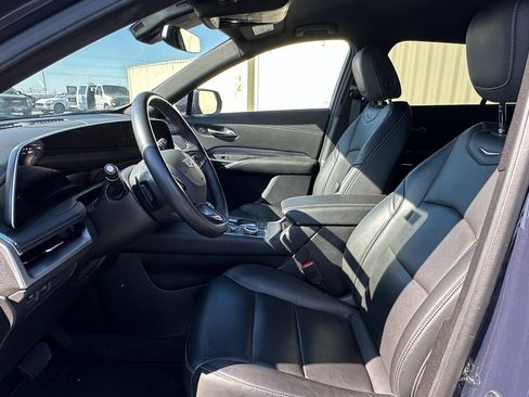 Certified 2025 Cadillac XT4 Premium Luxury image 4