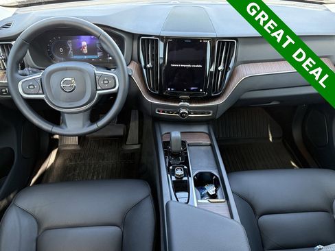 Used 2022 Volvo XC60 B5 Momentum w/ Protection Package Premier image 12