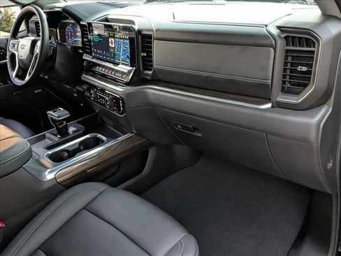 Used 2025 Chevrolet Silverado 1500 LT Trail Boss w/ Convenience Package II image 21