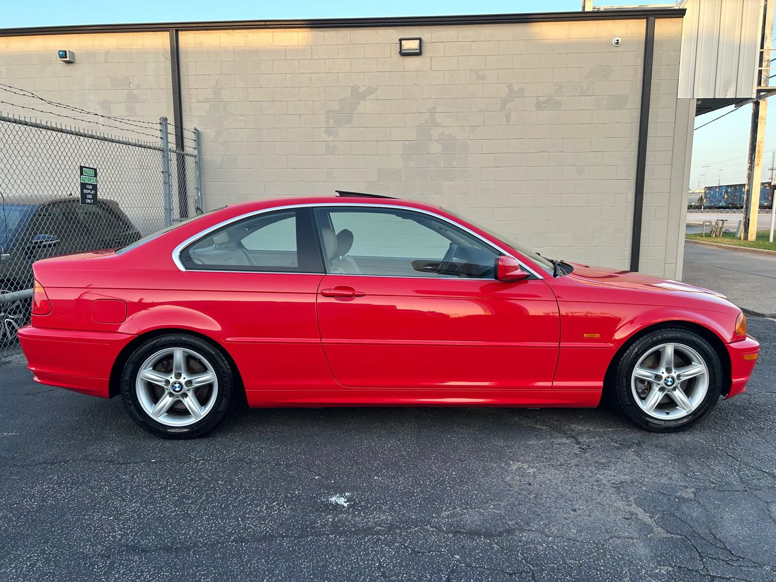 Used 2001 BMW 325Ci Coupe RWD image 4
