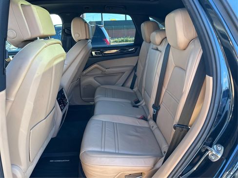 Used 2020 Porsche Cayenne image 11