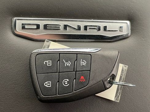 Used 2025 GMC Yukon Denali AWD/4WD image 35