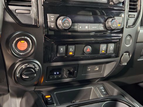 Used 2021 Nissan Titan PRO-4X w/ Pro-4x Convenience Package AWD/4WD image 32