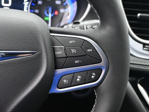 New 2026 Chrysler Pacifica Select AWD/4WD image 10