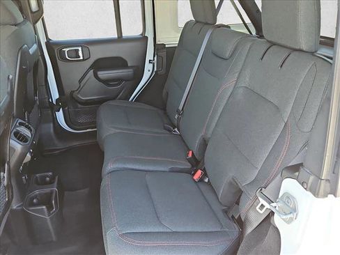 Used 2025 Jeep Wrangler Unlimited Rubicon AWD/4WD image 19