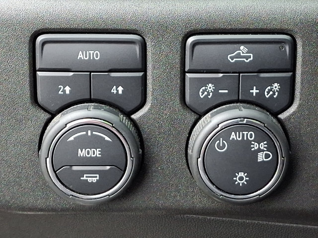 Used 2024 Chevrolet Silverado 1500 LT AWD/4WD image 9