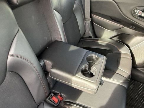 Used 2020 Jeep Cherokee Trailhawk image 30