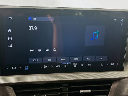 Used 2025 Ford Explorer Platinum w/ LUX Leather Package image 21