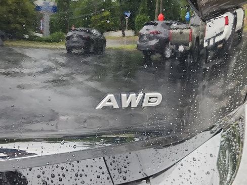 Used 2024 Nissan Rogue S AWD/4WD image 29