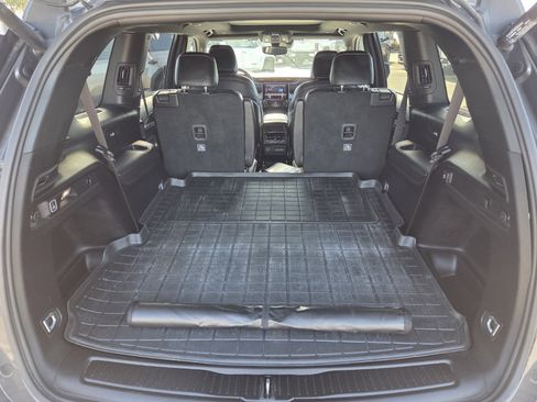 Used 2024 Jeep Grand Cherokee L Limited w/ Black Appearance Package image 9